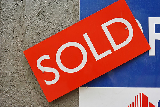 seal the deal to complete sale